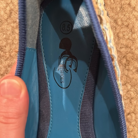 CG SHOES size 8.5 - Picture 3 of 4